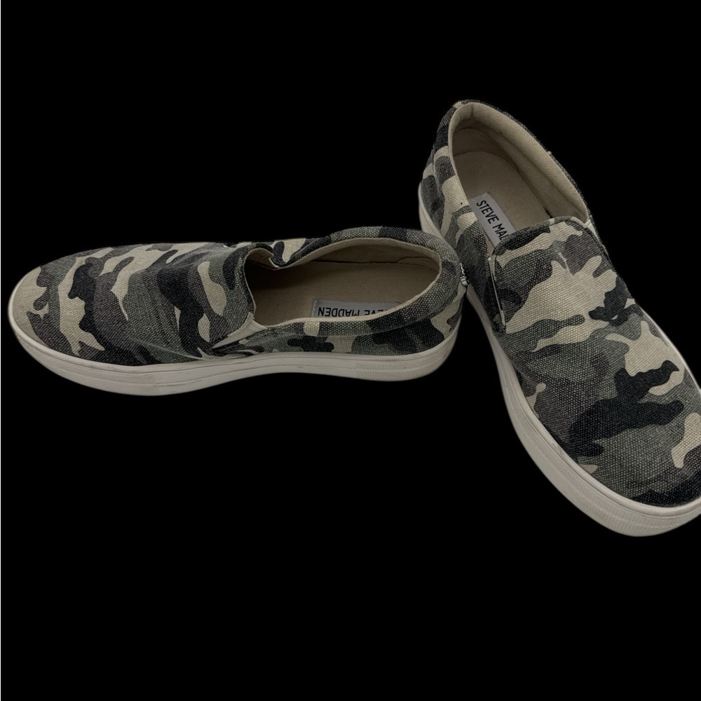 EUC Steve Madden Camouflage Slip-On Sneakers 8.5‎ - Picture 2 of 2